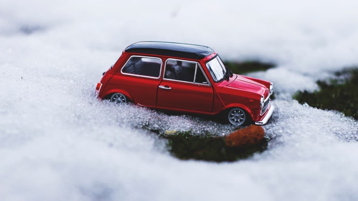 https://files.mutualcdn.com/careys/images/Winter-Driving-2.jpeg